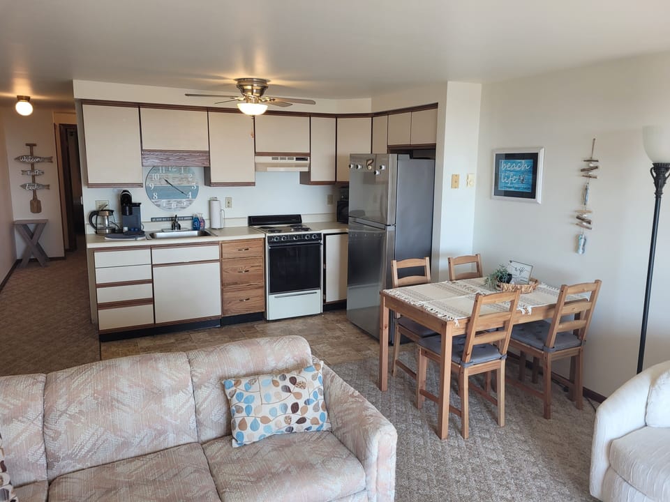 DINING AREA:  The condo has a dining table and chairs for 4 adults.