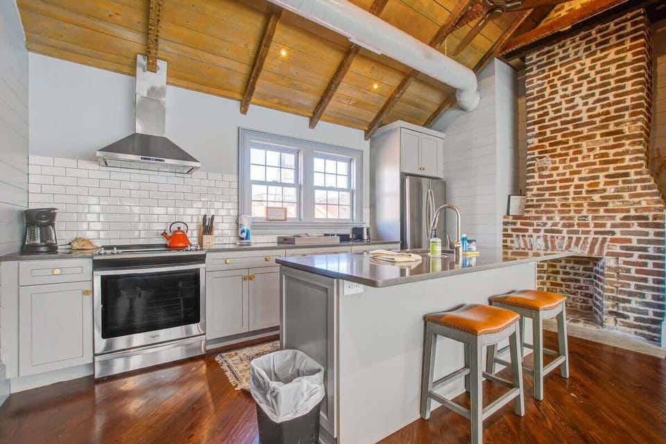 Fully equipped kitchen with everything you need to cook a meal + seating for two on the island