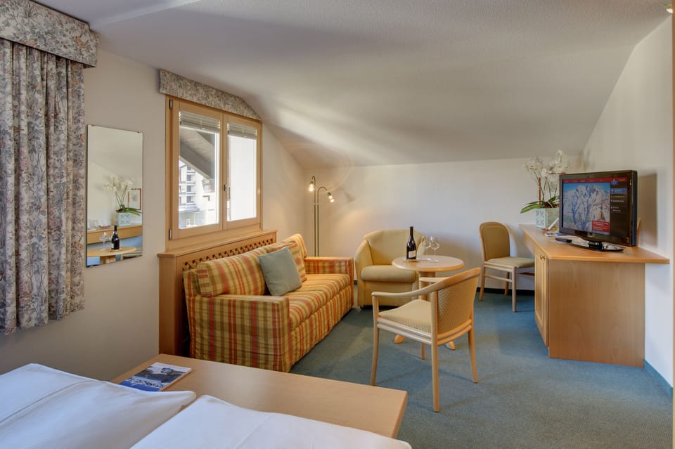Economy Double Room, 1 Queen Bed | Minibar, in-room safe, desk, blackout drapes