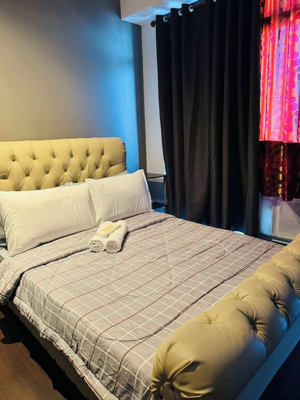 Standard Studio Suite, City View | Desk, laptop workspace, free WiFi