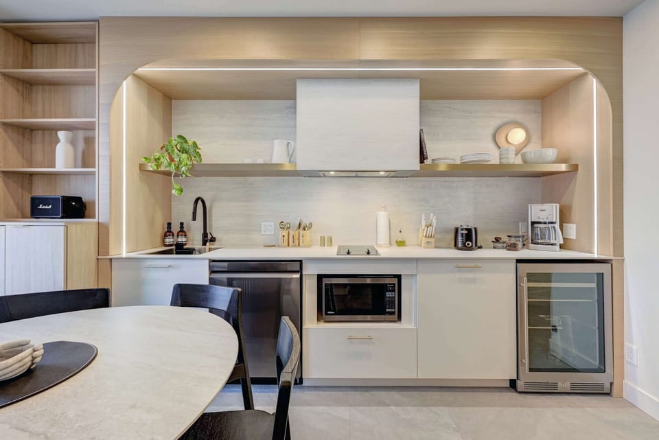 Newly renovated and fully equipped kitchen. 