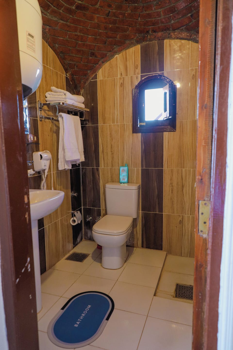 Standard Double Room | Minibar, individually decorated, desk, free WiFi