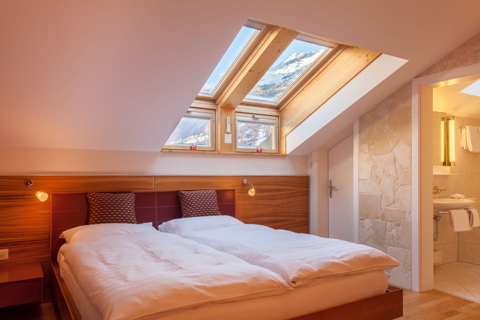 Triple Room | Hypo-allergenic bedding, minibar, in-room safe, desk