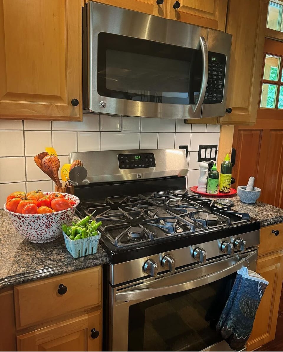 Fully equipped kitchen.