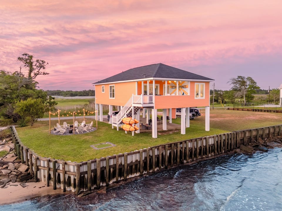 Welcome to The Ocean Springs House, where memorable moments meet coastal comfort. Rating the #1 most wishlisted Airbnb in the state of Mississippi!