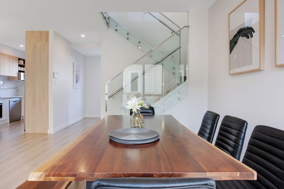 House | In-room dining