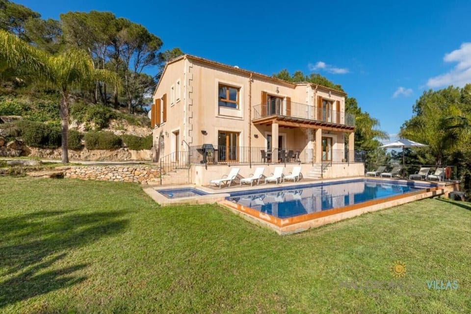 Facade of Finca Es Foners in Felanitx with private pool, spacious garden and covered terrace surrounded by nature in Mallorca.