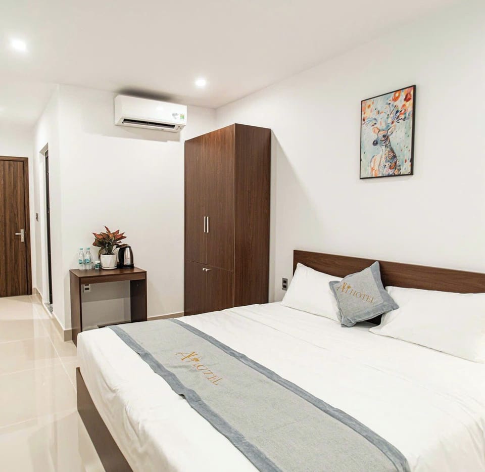 Standard Double Room | Desk, laptop workspace, blackout drapes, soundproofing