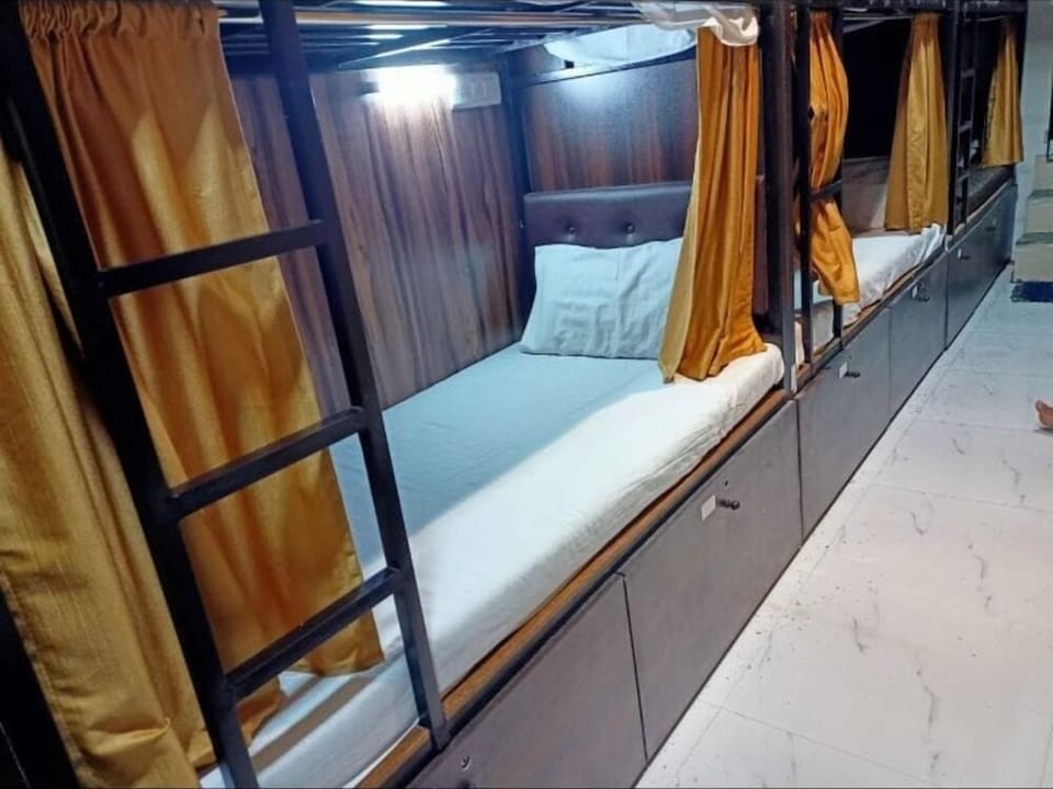 Economy Shared Dormitory | Free WiFi