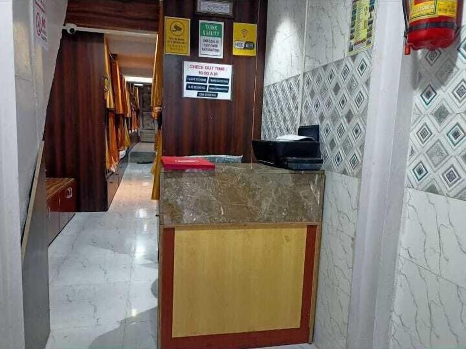 Golden View Dormitory Bed and Breakfast in Mumbai