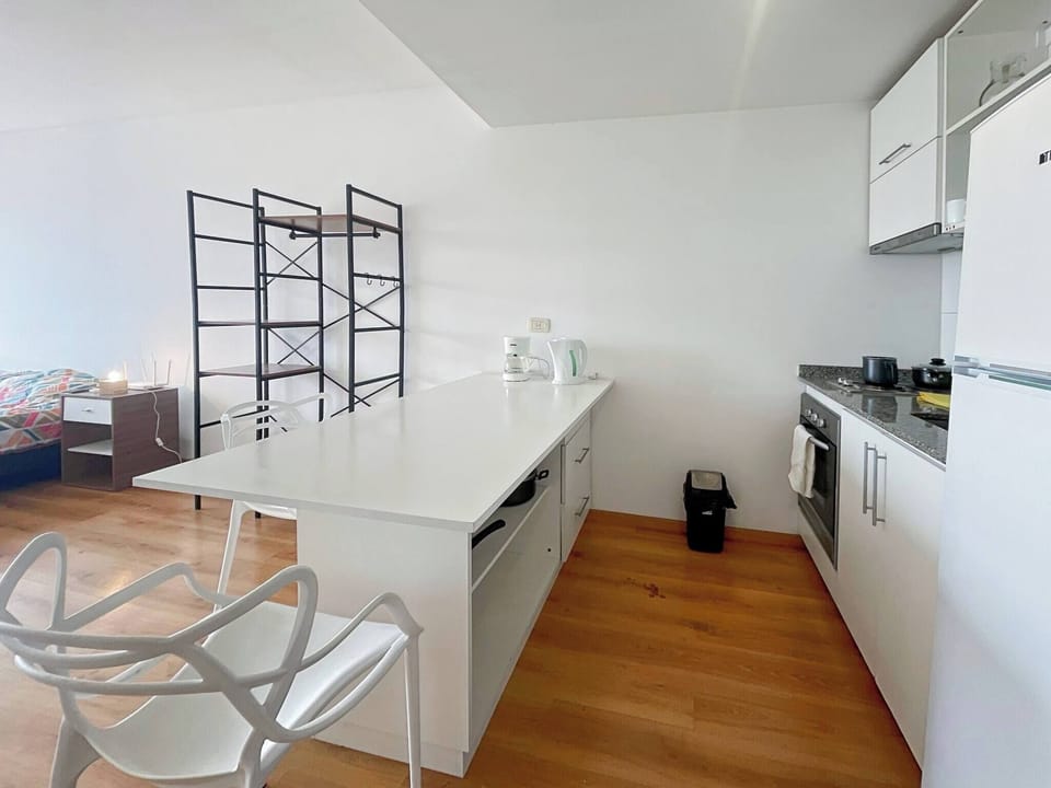 Apartment, 1 Bedroom, Accessible, Smoking | Dining room