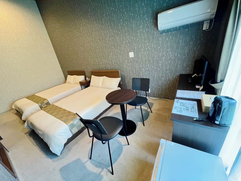Twin Room, Non Smoking, Private Bathroom | Desk, free WiFi
