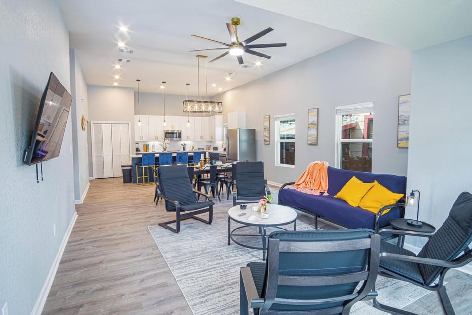 House (4 Bedrooms) | Living area | 50-inch TV with digital channels