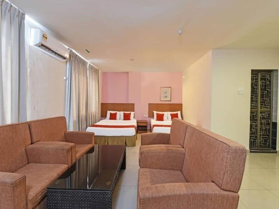 Family Quadruple Room, City View | Desk, free WiFi