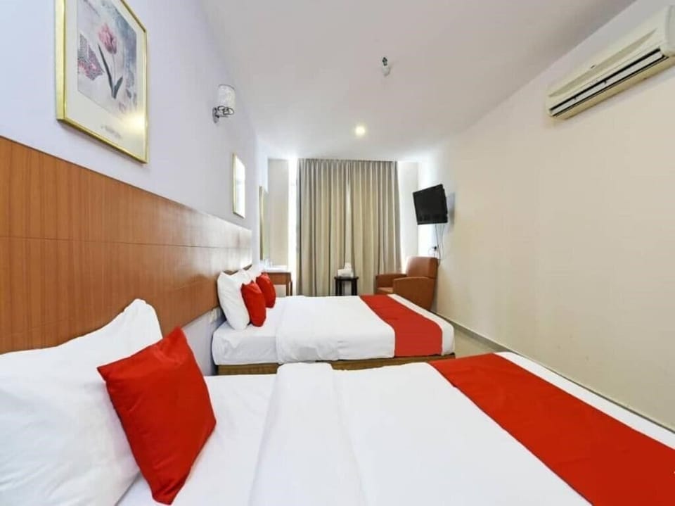 Deluxe Triple Room | Desk, free WiFi