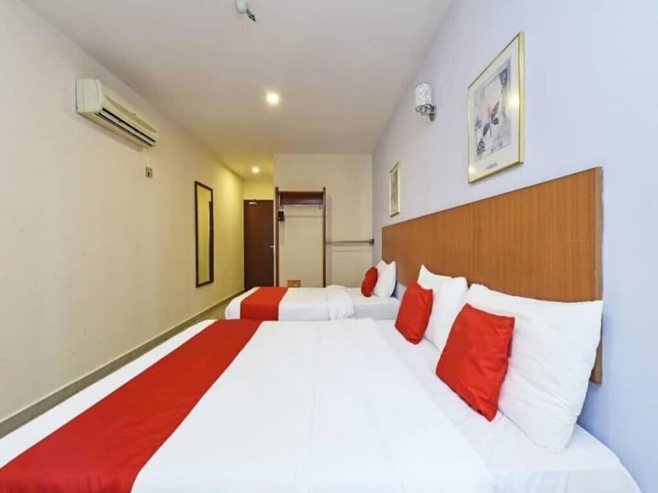 Deluxe Triple Room | Desk, free WiFi