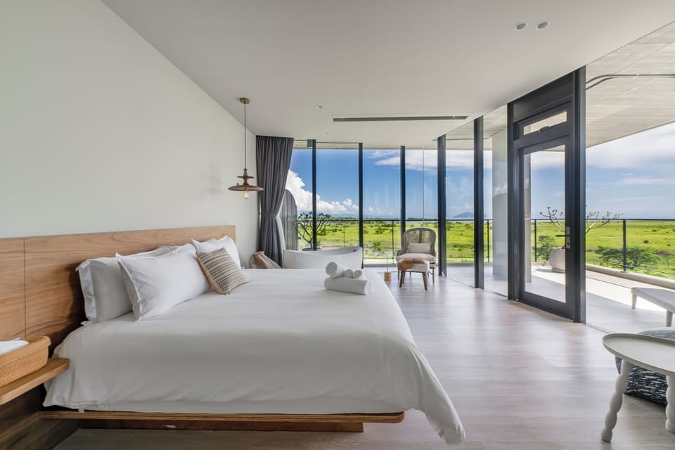 Queen Room with Sea View | Blackout drapes, free WiFi, bed sheets