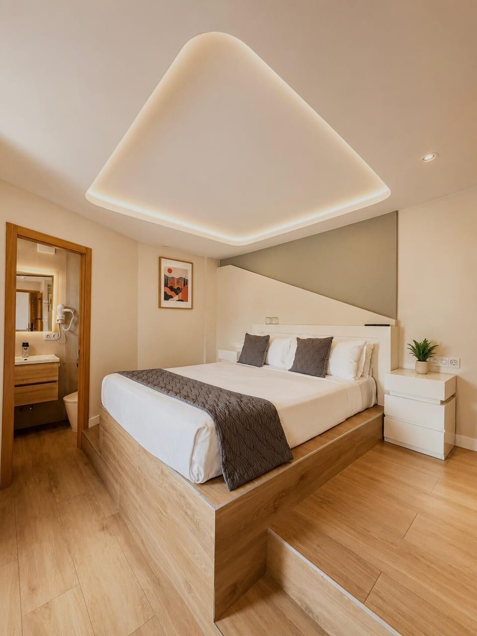 Double Room, City View | Down comforters, memory foam beds, soundproofing, WiFi (free)