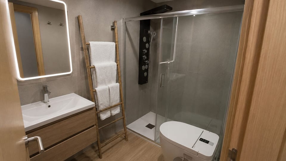 Double Room, City View | Bathroom | Shower, eco-friendly toiletries, hair dryer, towels