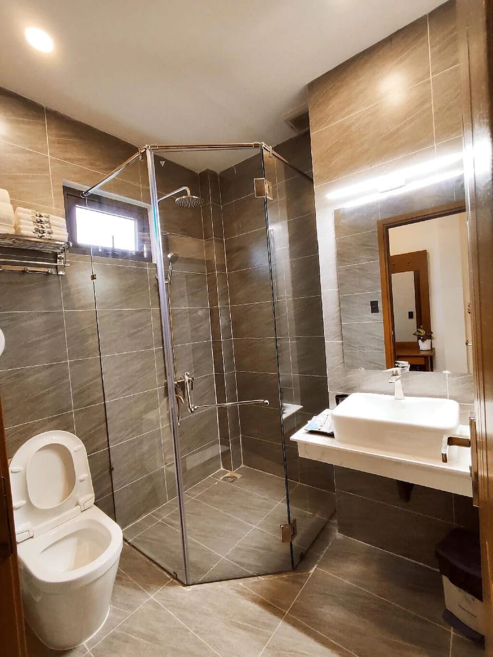 Shower, free toiletries, towels, soap