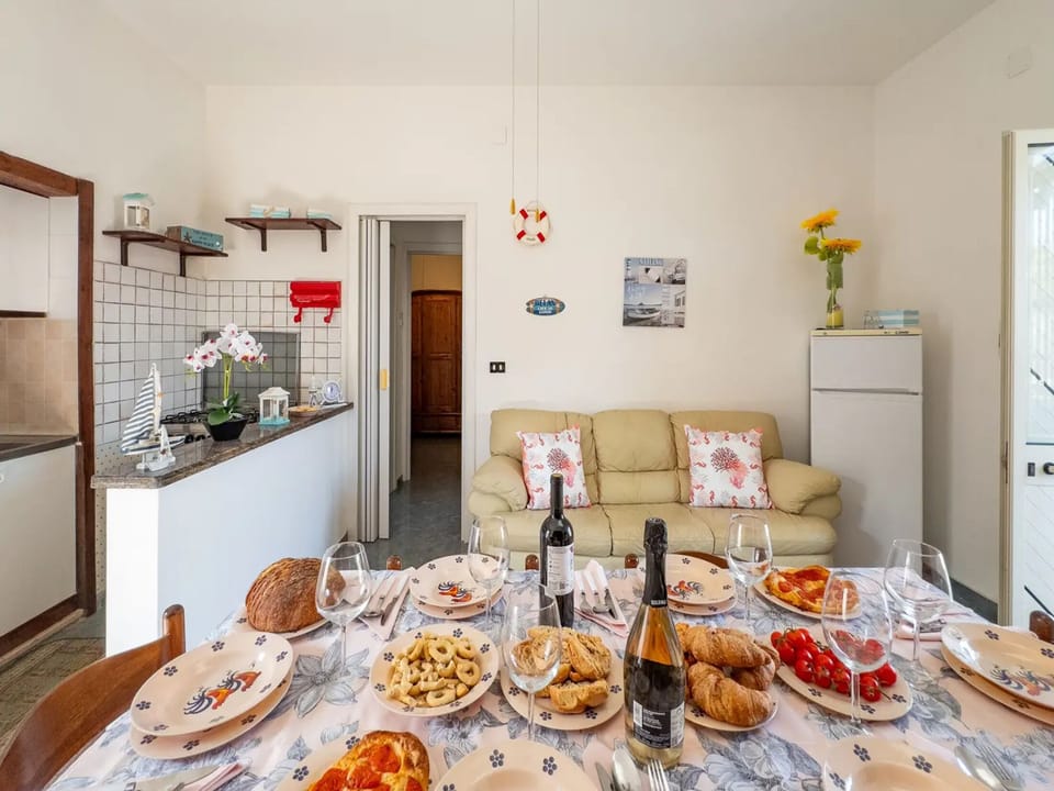 House, 2 Bedrooms, Smoking | Dining