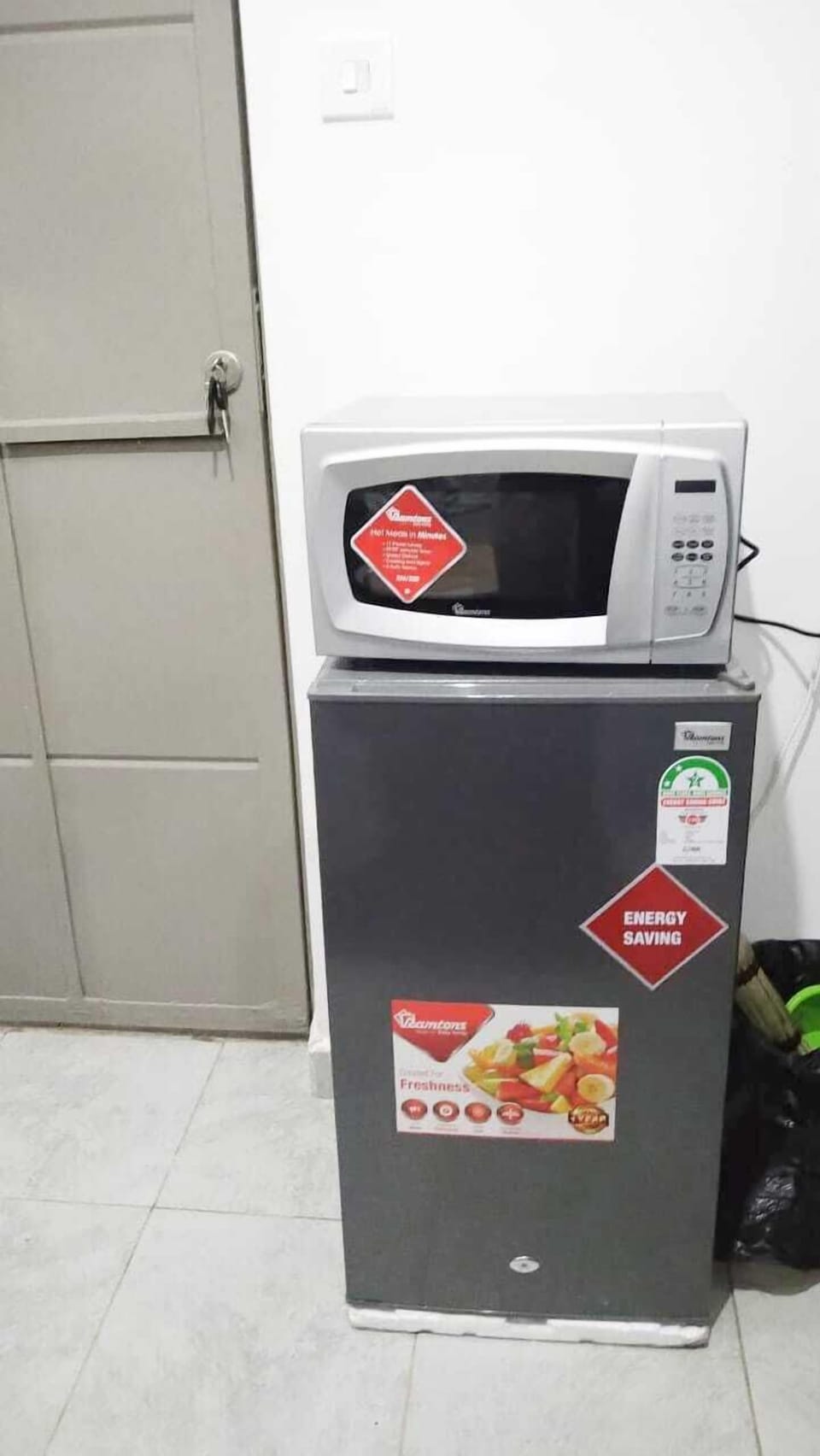 Deluxe Studio, City View | Private kitchen | Fridge, microwave, cookware/dishes/utensils
