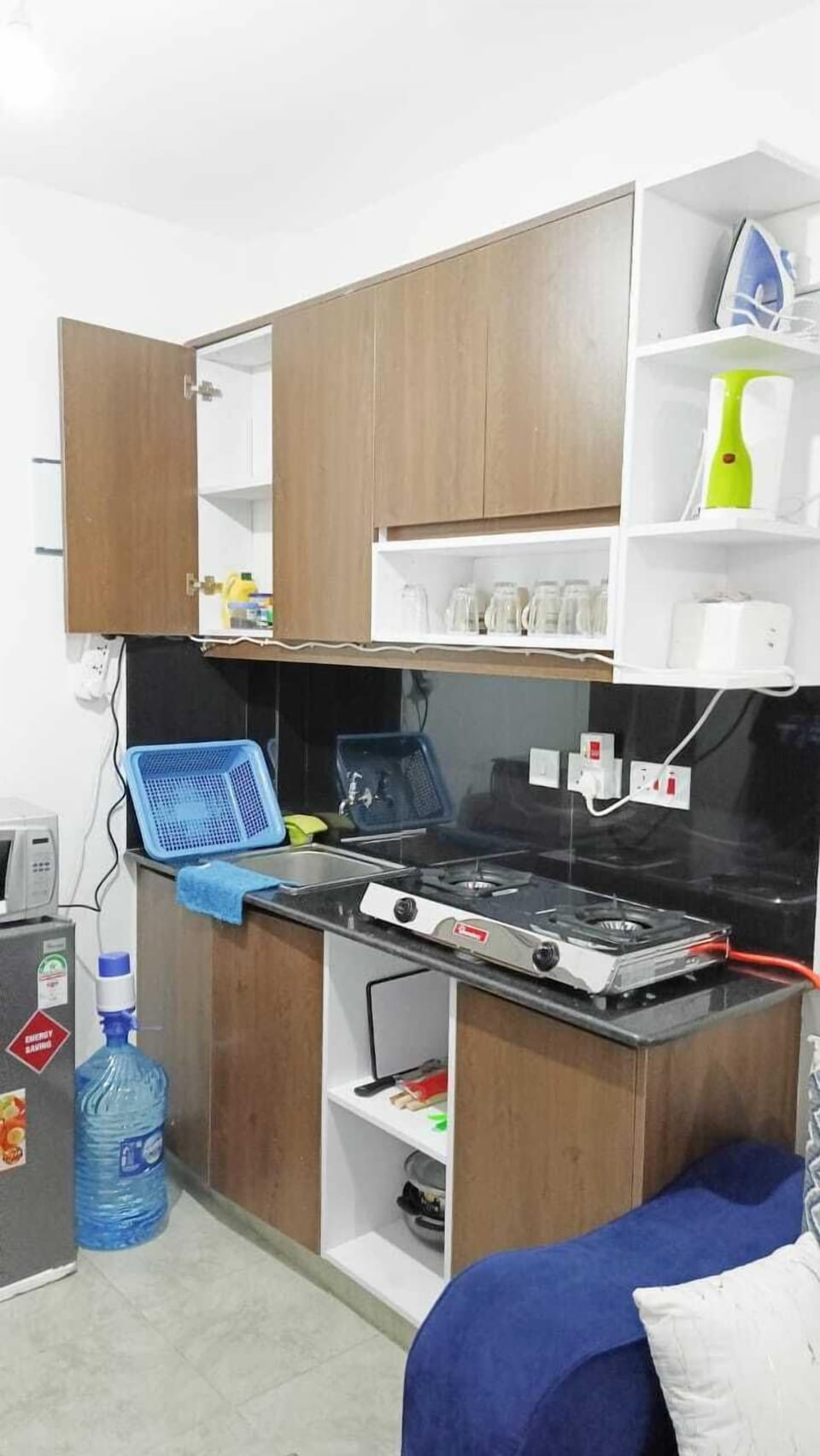 Deluxe Studio, City View | Private kitchen | Fridge, microwave, cookware/dishes/utensils