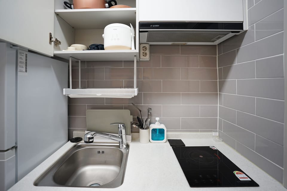Premier Double Room, 1 Queen Bed, City View | Desk, laptop workspace, soundproofing, iron/ironing board