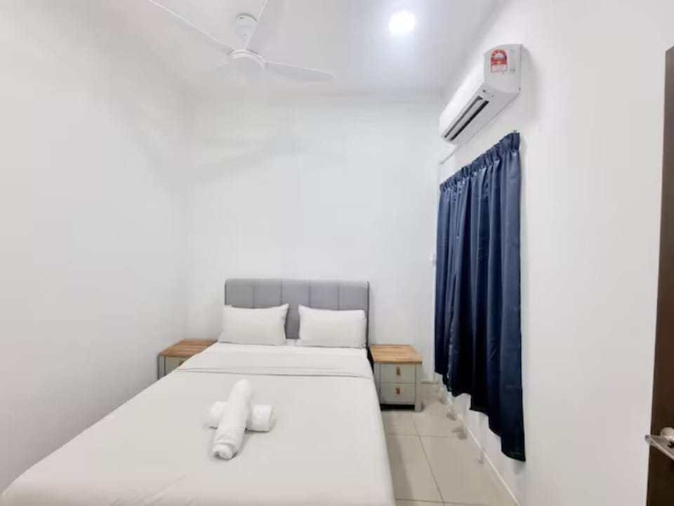 4 bedrooms, blackout drapes, iron/ironing board, free WiFi