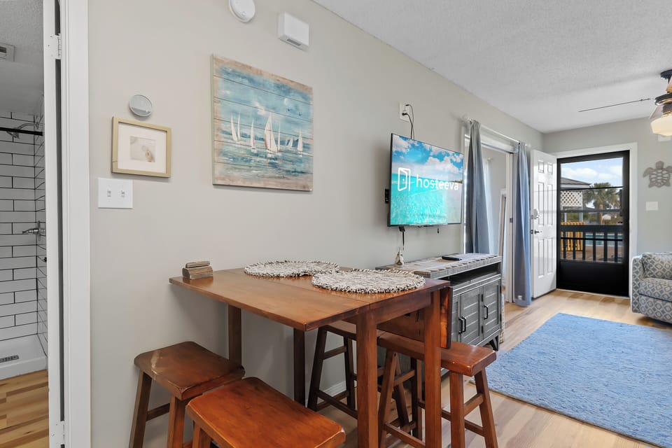 Signature Condo, 1 Bedroom, Non Smoking, Kitchen | In-room dining