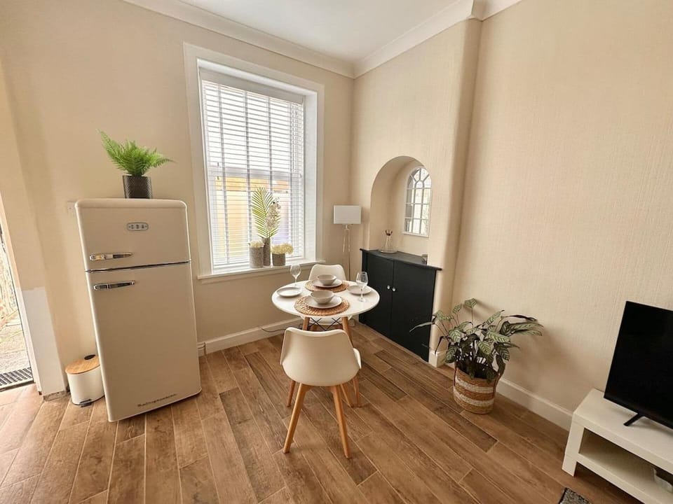 Apartment | Dining