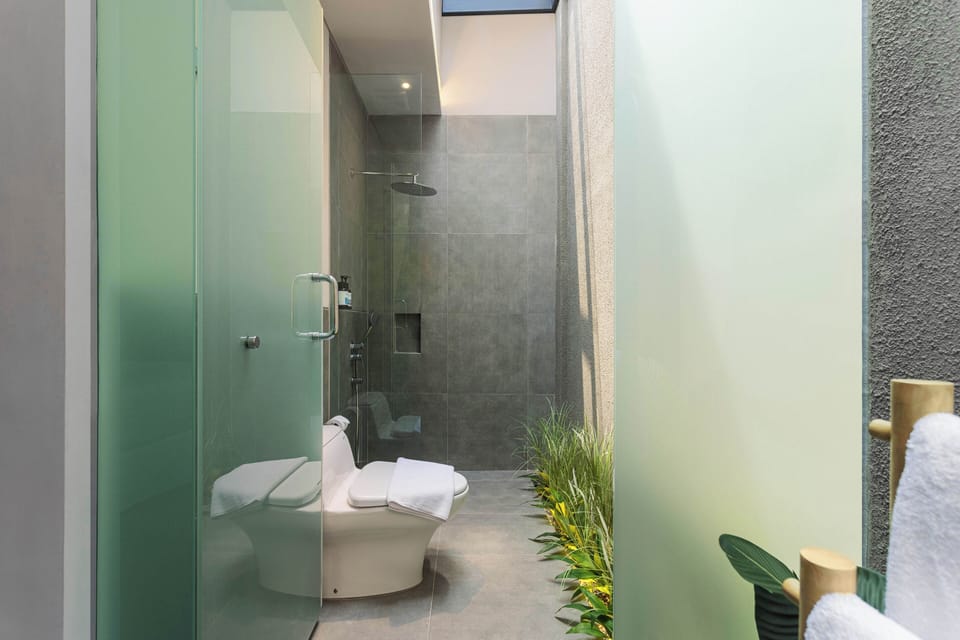 Solaris Villa | Bathroom | Shower, free toiletries, hair dryer, slippers