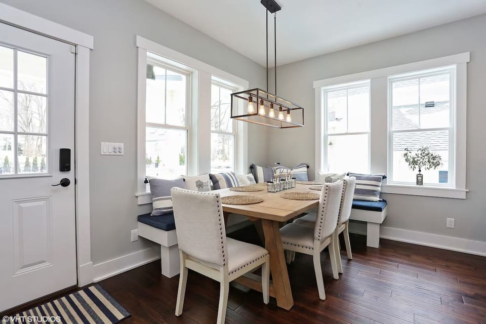 Dining banquet table seats up to 12 people with 2 table leaves