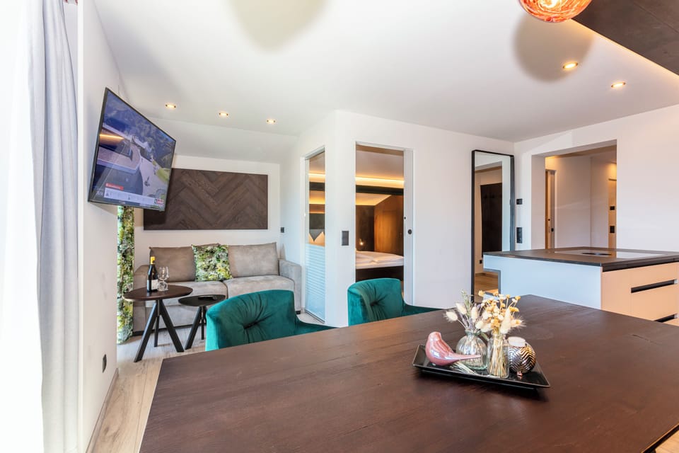 Deluxe Suite, Balcony, Mountain View | Private kitchen