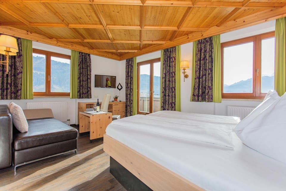 Classic Double Room, Housekeeping, Mountain View | In-room safe, desk, blackout drapes, soundproofing