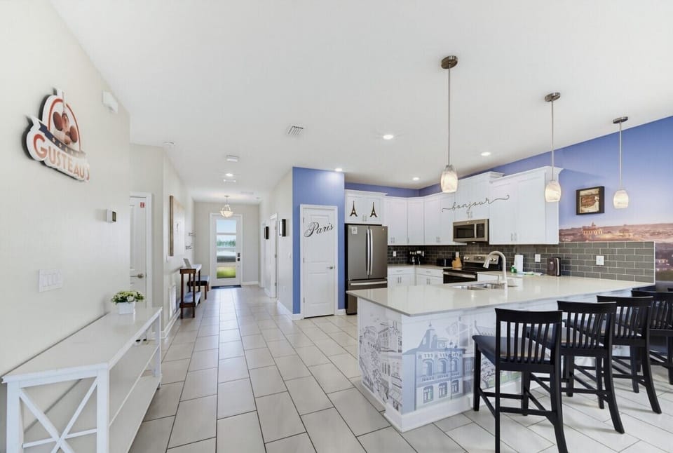 Kitchen and entry connection