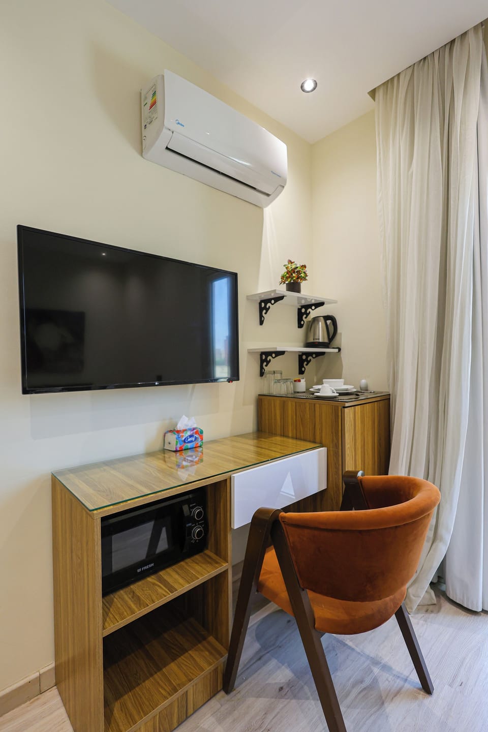 Superior Double Room | Living area | TV