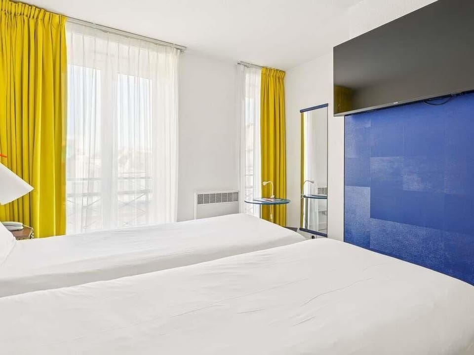 Standard Room, 2 Twin Beds | Premium bedding, laptop workspace, blackout drapes, soundproofing