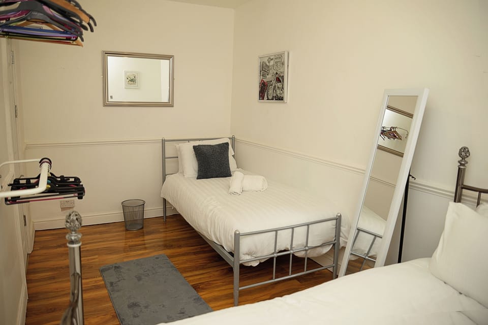 Cosy Orrell Park Retreat Near Anfield and Aintree Apartment in Liverpool