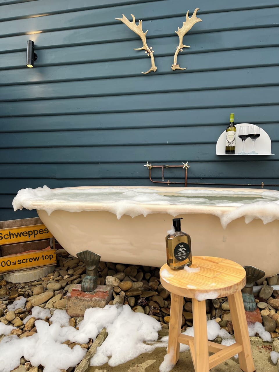 Recline in the outdoor bath