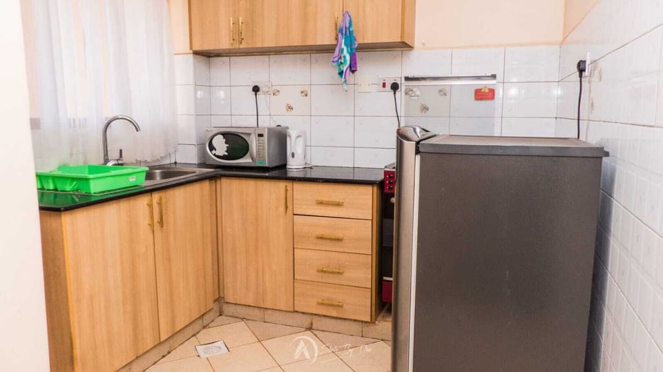 Comfort Apartment, City View | Private kitchen | Fridge, microwave, oven, cookware/dishes/utensils