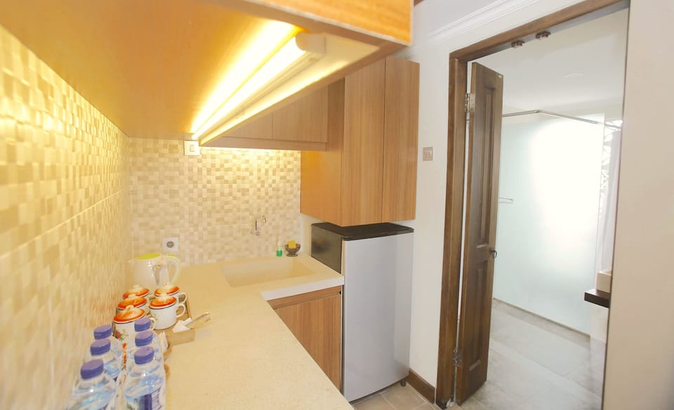 Family Room, Multiple Beds, Kitchenette | Private kitchen | Dishwasher