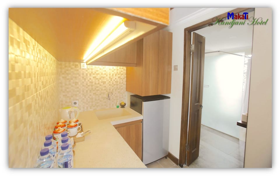 Executive Room, Multiple Beds, Kitchenette | Private kitchenette | Dishwasher