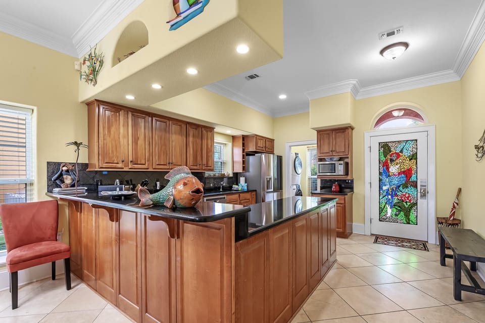 House, Multiple Beds (Red Retreat) | Private kitchen | Oven
