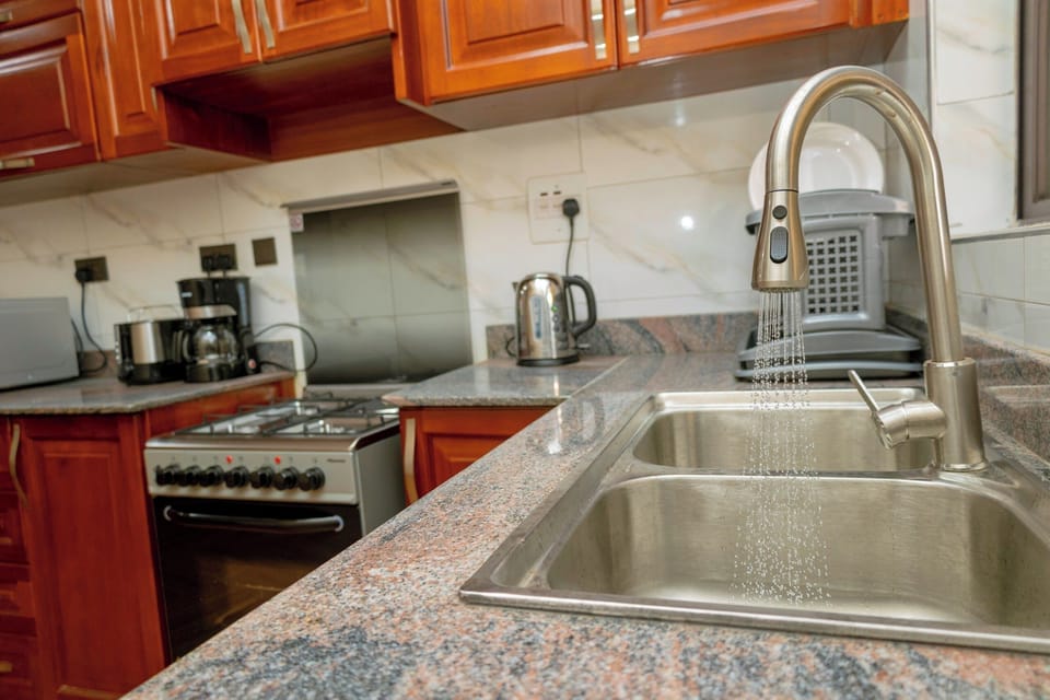 Economy Apartment, City View | Private kitchen | Microwave, oven, stovetop, cookware/dishes/utensils