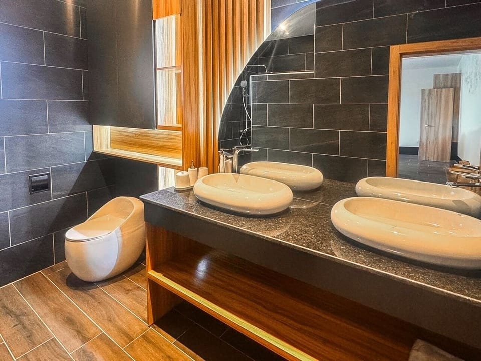 Deluxe Suite, Patio, Sea View | Bathroom | Shower, rainfall showerhead, free toiletries, hair dryer