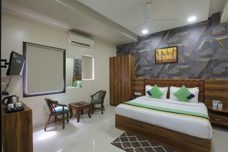Deluxe Double Room | Premium bedding, down comforters, laptop workspace, free WiFi
