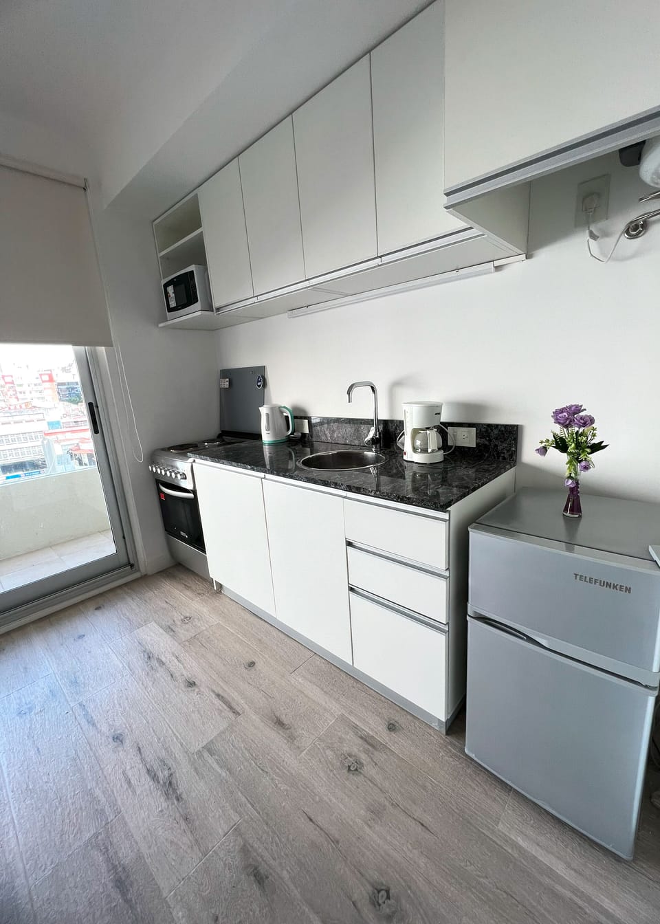 Studio | Private kitchen | Electric kettle, dining tables