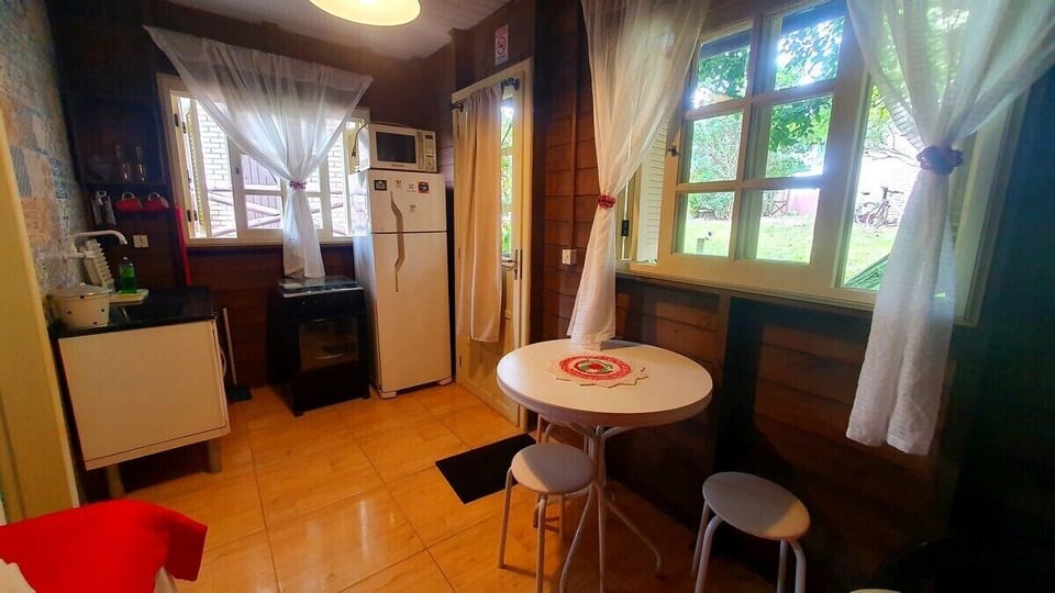 Romantic Cabin | Private kitchen | Fridge, microwave, cookware/dishes/utensils, dining tables