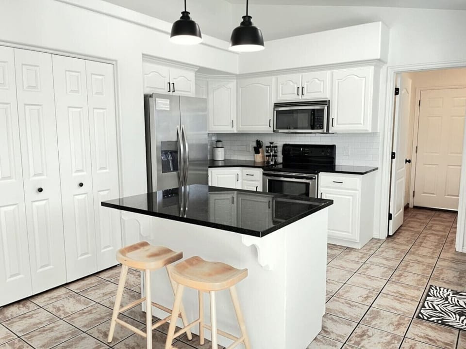 Kitchen - Stainless Steel Appliances, Fully Stocked, Kitchen Island